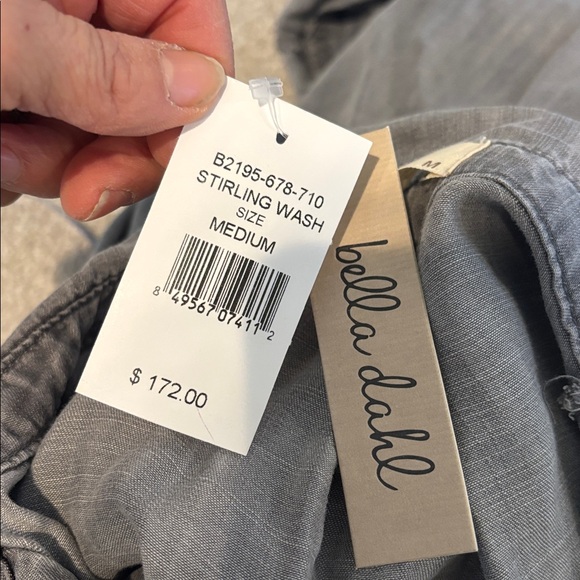 BELLA DAHL
FRAYED HEM SPLIT BACK TOP Medium NWT - Picture 6 of 8